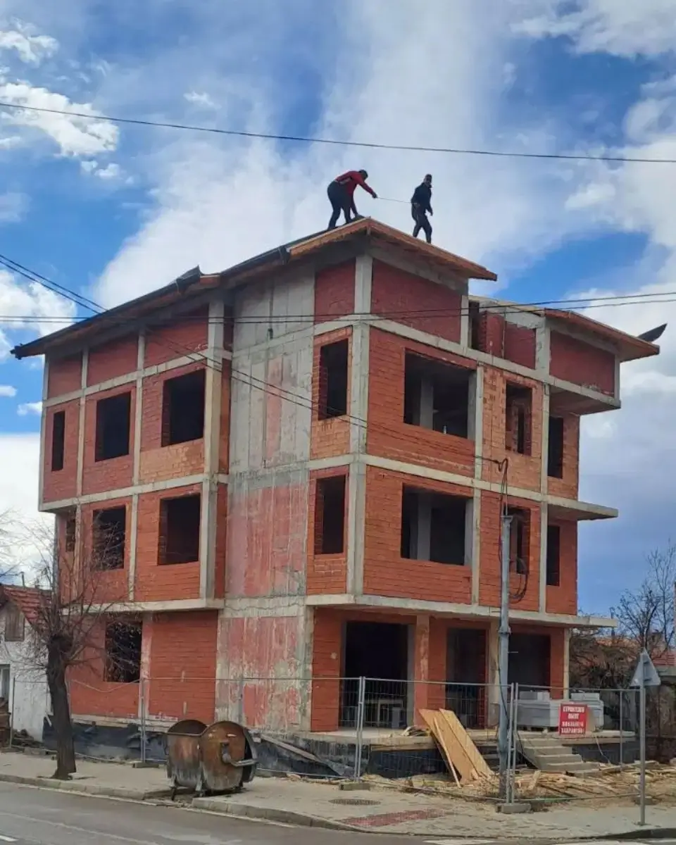 Изграждане на покрив на многоетажна сграда — ПокривПро